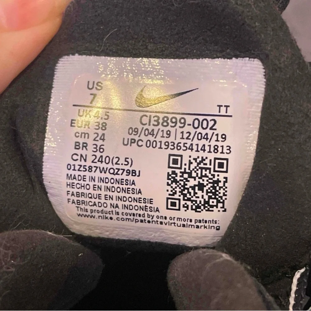 Nike Black & White Air Max 270 - Picture 6 of 6